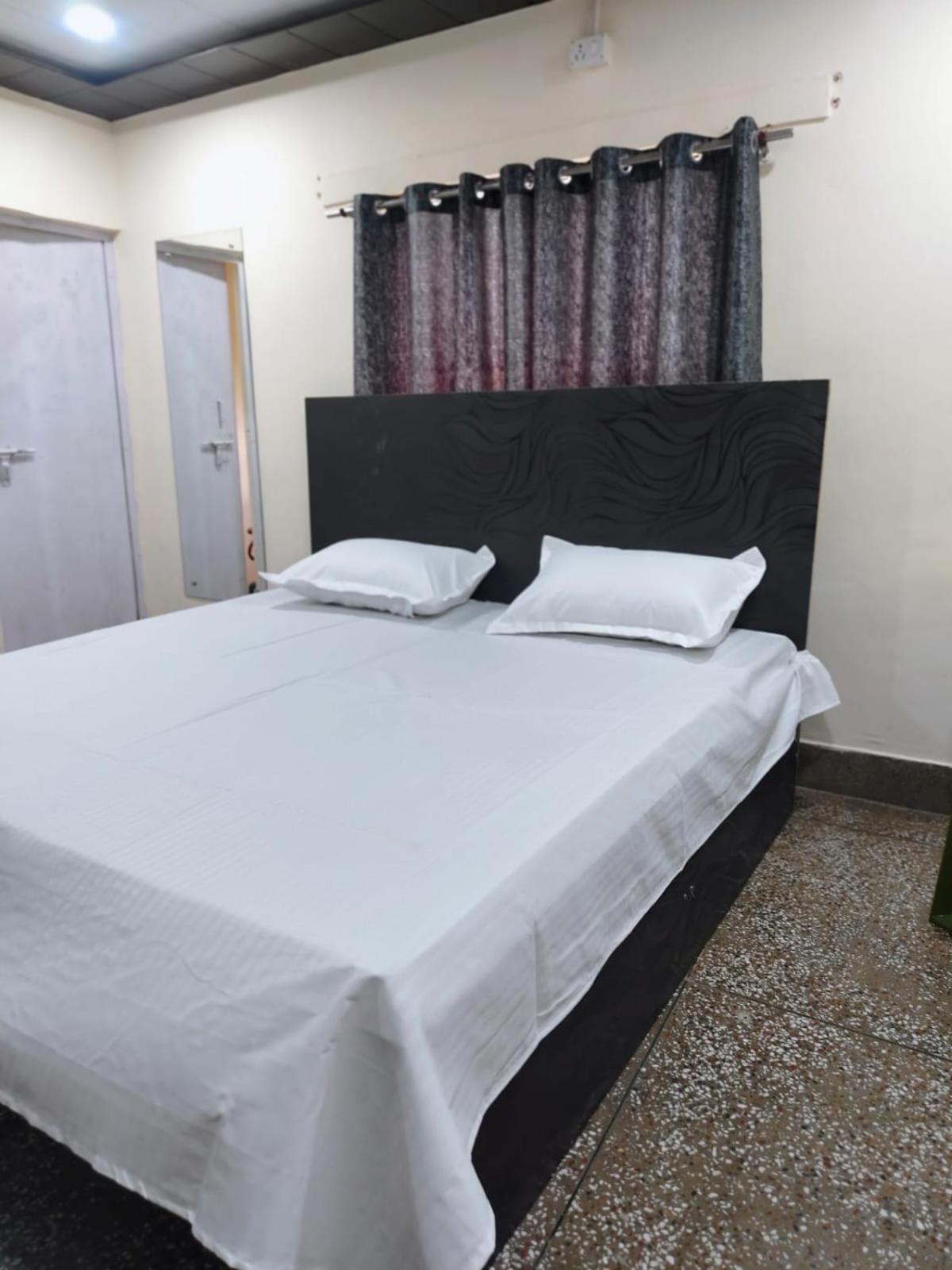 Hotel Crystal Dreams Mathura Εξωτερικό φωτογραφία