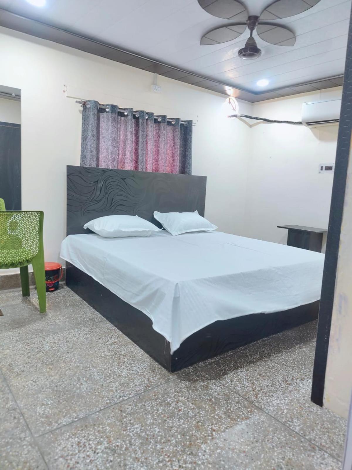 Hotel Crystal Dreams Mathura Εξωτερικό φωτογραφία